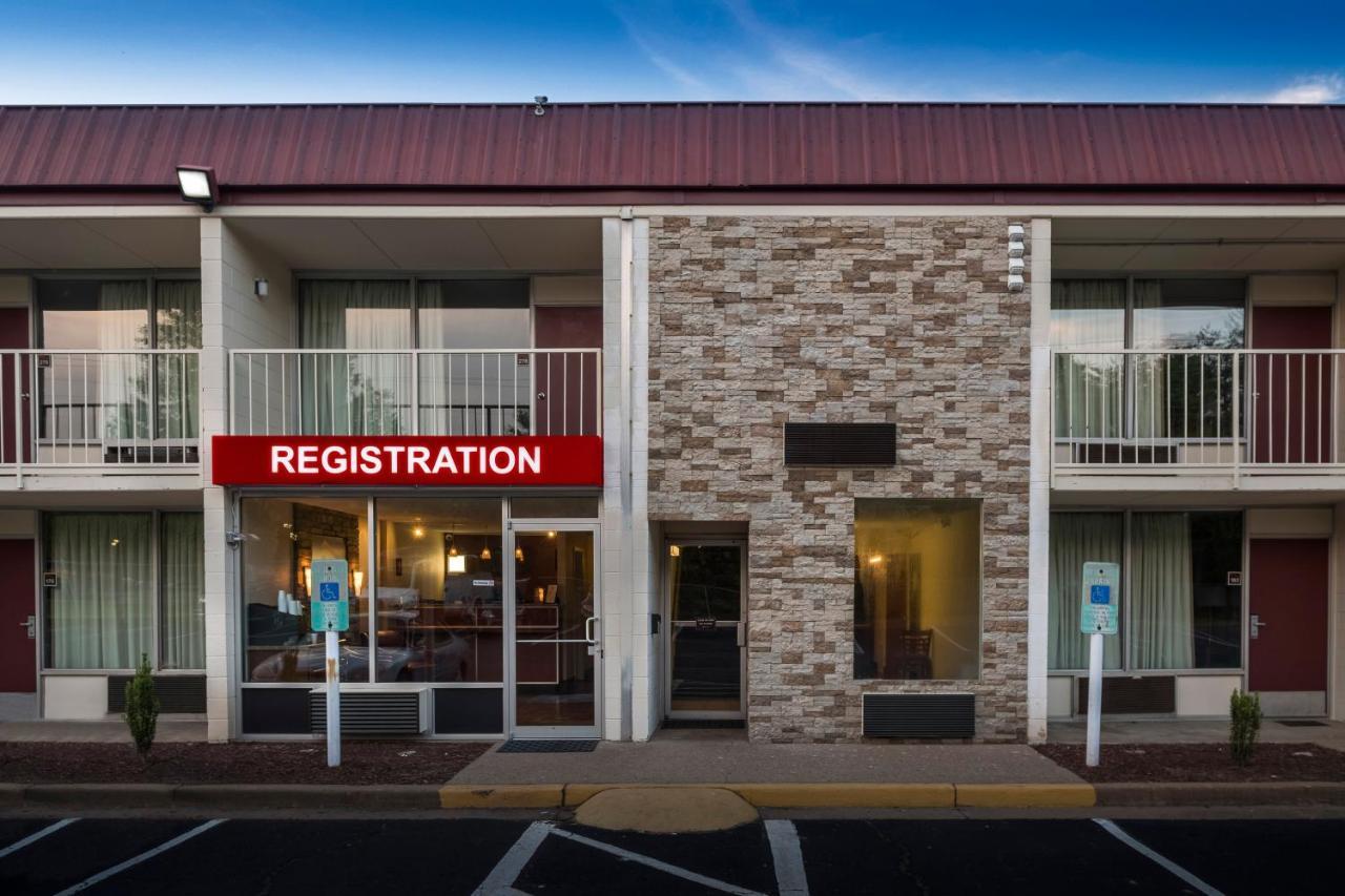 Red Roof Inn Dumfries-Quantico Bagian luar foto