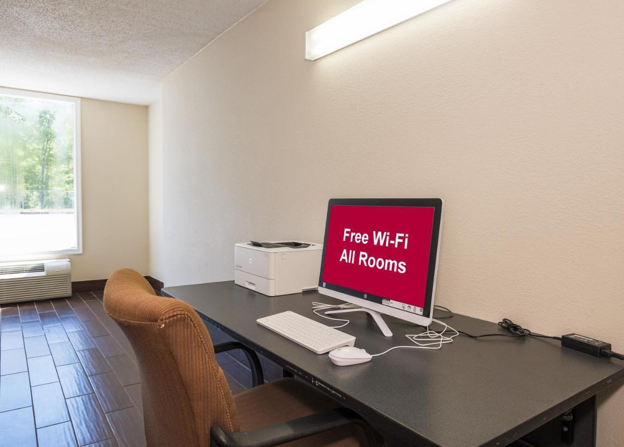 Red Roof Inn Dumfries-Quantico Bagian luar foto