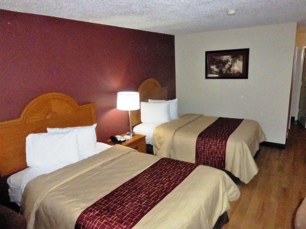 Red Roof Inn Dumfries-Quantico Bagian luar foto